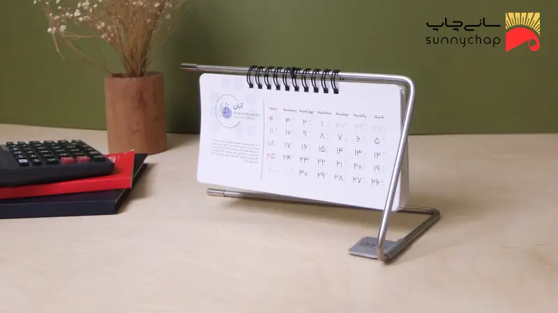 آشنایی کلی با مزایای تقویم رومیزی در برندینگ